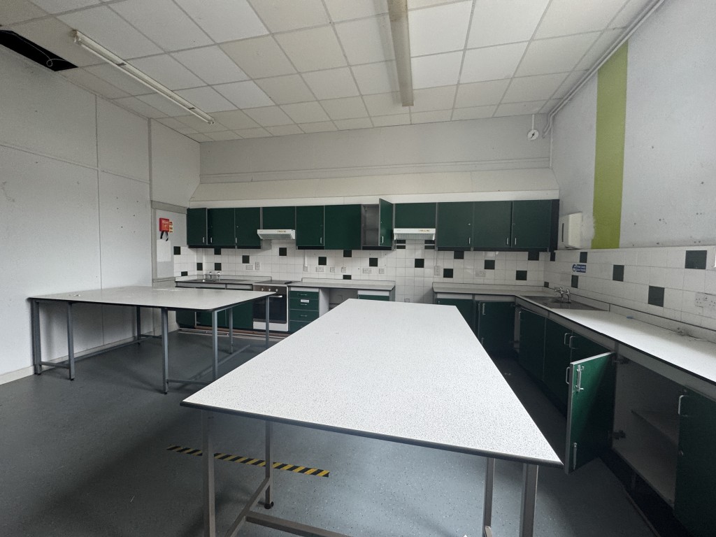 Lot: 26 - DETACHED FORMER SCHOOL HOUSE WITH POTENTIAL - Kitchen